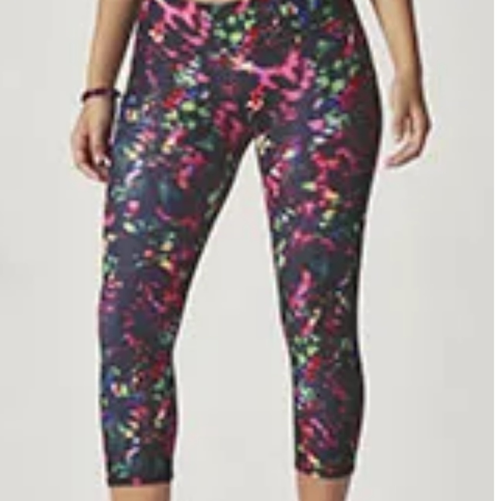 Salar Printed PowerHold Capri Leggings